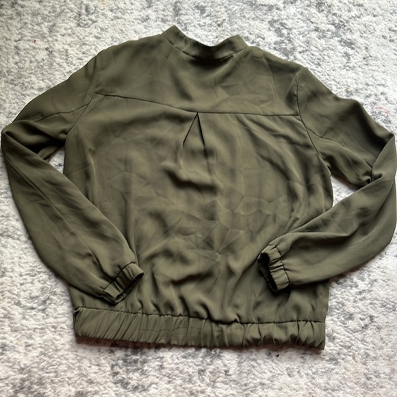 Dalia silky bomber jacket

Olive green - Picture 2 of 3